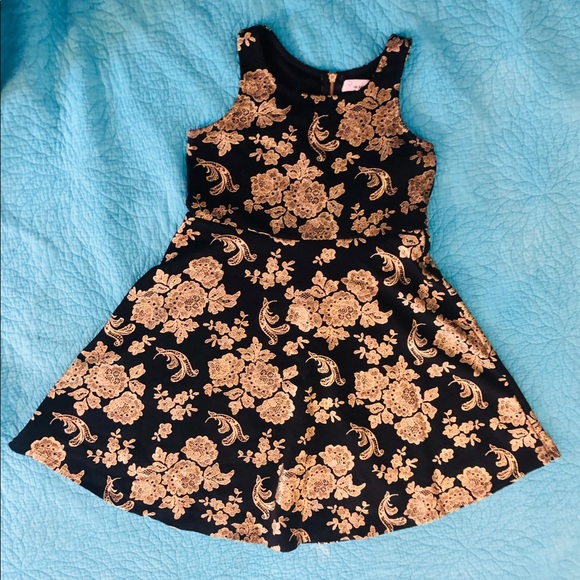 nikkie lew Dresses & Skirts - XL Black & Gold top or mini dress